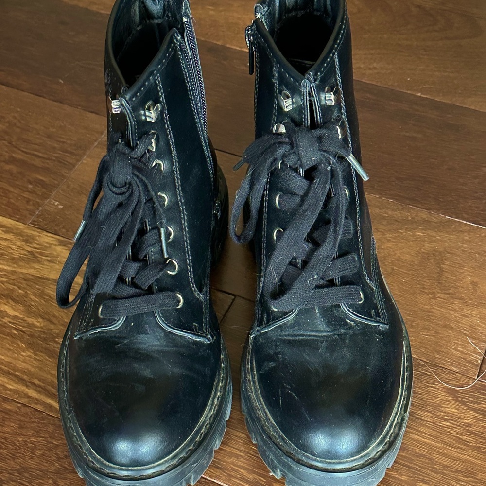 Madden Girl women’s sz 7 black combat boot